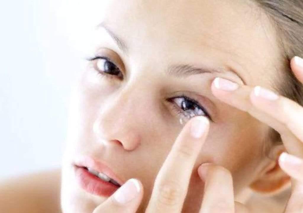 7 Essential Points if you decide to Wear Contact Lenses - Softlens Queen